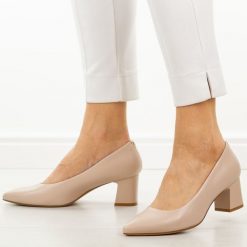 Różowe krem czółenka damskie na obcasie Sergio Leone Pb413. Czerwone czółenka Sergio Leone, na jesień, bez wzorów, ze skóry, biznesowe, bez obcasa, na obcasie, bez zapięcia. W wyprzedaży za 148.72 zł.